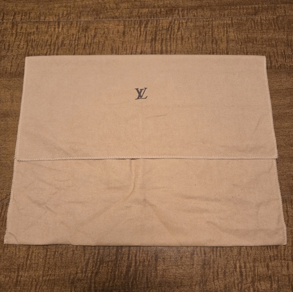 Authentic Louis Vuitton large dust bag in great condition - Picture 9 of 9